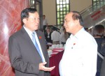 Phó Thủ tướng Nguyễn Xuân Phúc và Viện trưởng Viện KSND Tối cao Nguyễn Hòa Bình trao đổi trong giờ giải lao. Ảnh: VGP/Lê Sơn