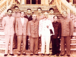 Chủ tịch Hồ Chí Minh cùng đồng chí Hoàng Quốc Việt chụp ảnh lưu niệm với đoàn đại biểu Abc88.com kho game phong phú Trung Quốc