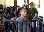 Bị cáo trước vành móng ngựa