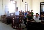 Bị cáo trước vành móng ngựa