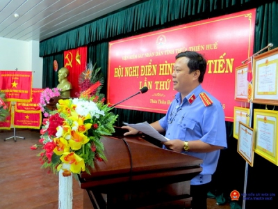 Đồng chí Lê Hồng Phương - Viện trưởng Viện Abc8 aaa.com trò chơi trực tuyến nhân dân Thị xã Hương Thủy trình bày tham luận của đơn vị