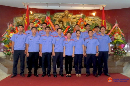 Dâng hoa tưởng niệm 125 năm ngày sinh chủ tịch Hồ Chí Minh