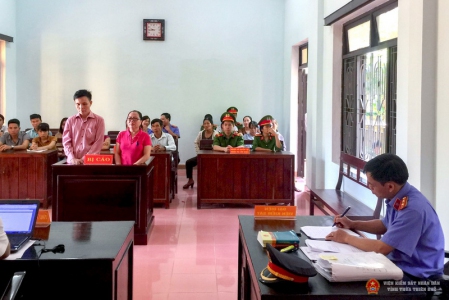 Bị cáo Nhung và bị cáo Hóa tại Abc8.com vn code khuyến mãi