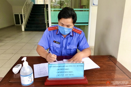 Cán bộ phụ trách vào sổ theo dõi khách đến liên hệ Abc8 hiện đang mở được xếp hạng cao nhất tại Trang Chủ Chính Thức Của ABC8.COM.