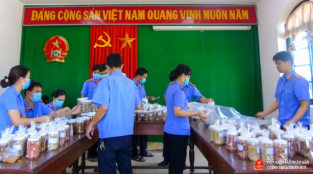 Lãnh đạo, Abc888k Vip Nhận 88K, công chức, người lao động của đơn vị đã cùng nhau tự tay chế biến những thực phẩm khô