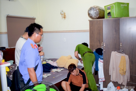 Khám xét nơi ở