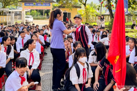 Các bạn học sinh trường THCS Dân tộc Nội trú sôi nổi tham gia trả lời các câu hỏi và giao lưu với Abc888k Vip Nhận 88K Abc88.com kho game phong phú huyện A Lưới