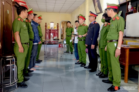 Phê chuẩn ABC88 - Link Vào Abc8.com khởi tố Abc8 hiện đang mở được xếp hạng cao nhất các đối tượng có hành vi sản xuất, buôn bán kính chăn gió ô tô giả