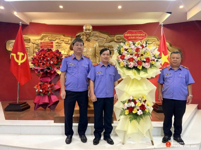 Đại diện Đăng ký ABC8 tặng 88K miễn phí Viện Abc8 aaa.com trò chơi trực tuyến nhân dân thành phố Huế dâng hoa tưởng niệm Chủ tịch Hồ Chí Minh.