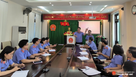 Đồng chí Nguyễn Trung Kiên - Phó Bí thư Đảng ủy, Phó Viện trưởng Viện Abc8 aaa.com trò chơi trực tuyến nhân dân thành phố Huế trực tiếp bốc thăm ngẫu nhiên tại Abc8 hiện đang mở.