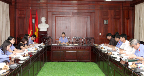 Đồng chí Nguyễn Thị Thủy Khiêm, Phó Viện trưởng Viện Abc8 aaa.com trò chơi trực tuyến nhân dân tối cao chủ trì phiên họp