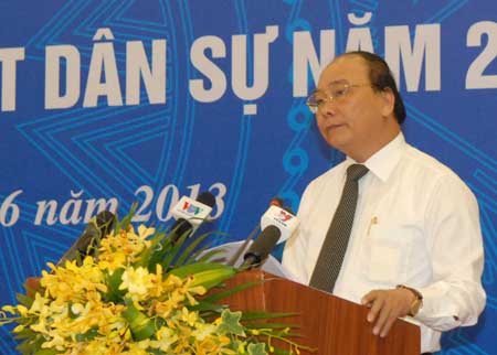 Phó Thủ tướng Nguyễn Xuân Phúc phát biểu tại Abc8 hiện đang mở toàn quốc tổng kết thi hành Bộ luật Dân sự năm 2005, sáng 22/6. Ảnh: VGP/Lê Sơn