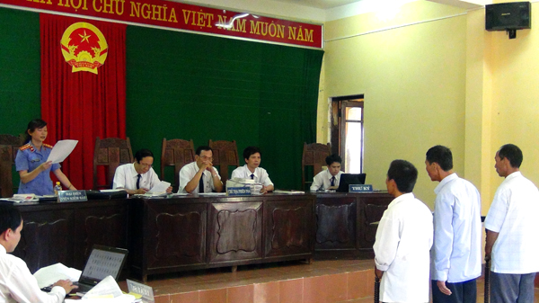 Kiểm sát viên trình bày kết luận tại phiên toà