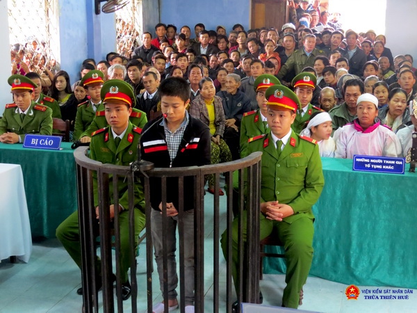 Bị cáo Hoàng Văn Minh trước vành móng ngựa