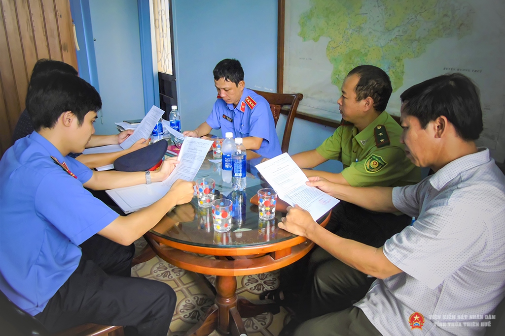 Đoàn Abc8 aaa.com trò chơi trực tuyến trực tiếp đang làm việc với Hạt kiểm lâm Thị xã Hương Trà