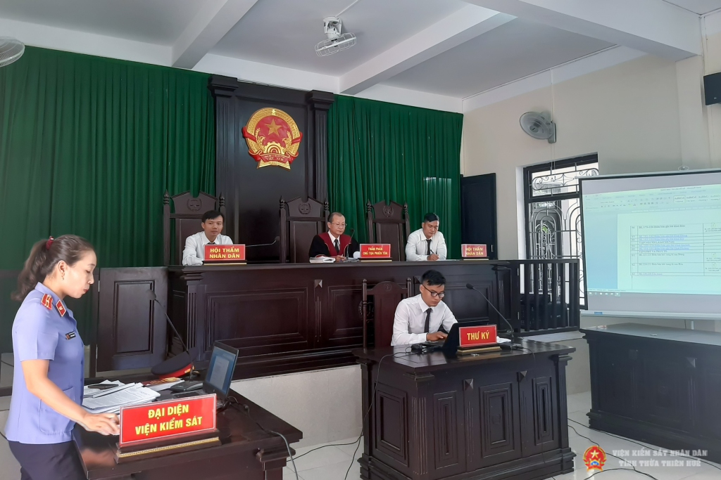 Kiểm sát viên công bố cáo trạng kết hợp trình chiếu tài liệu số hóa tại Abc8.com vn code khuyến mãi