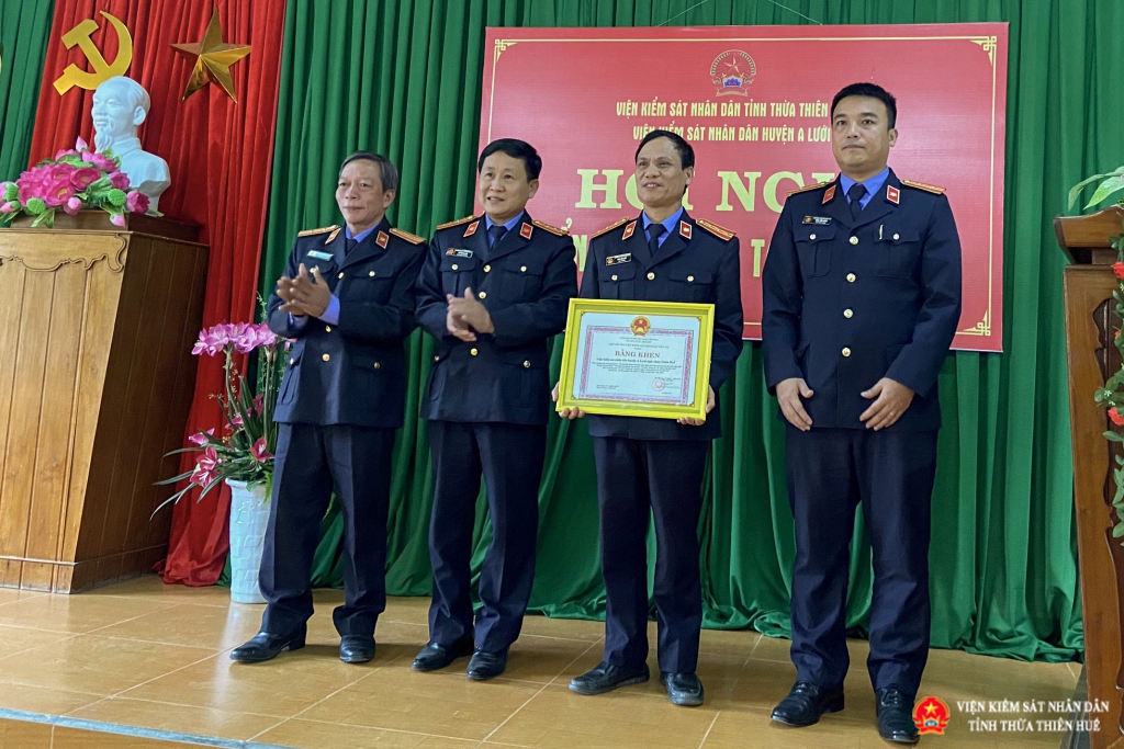 Tập thể Cán bộ, công chức Abc88.com kho game phong phú huyện A Lưới được nhận Bằng khen của Viện trưởng Viện kKSND tối cao