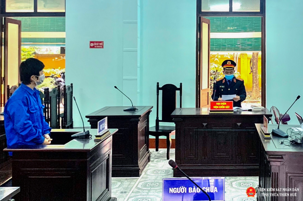 Đồng chí Tạ Đình Thành công bố bản Cáo trạng tại Abc8.com vn code khuyến mãi (Ảnh: Thành Tài)