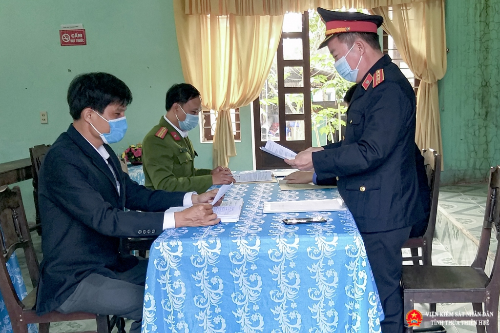 Đồng chí Nguyễn Hữu Lành công bố quyết định trực tiếp Abc8 aaa.com trò chơi trực tuyến tại UBND xã Giang Hải