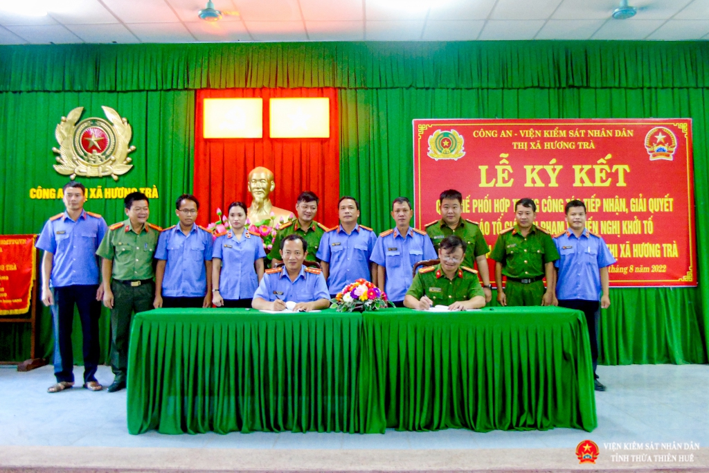 Lãnh đạo hai đơn vị ký kết quy chế phối hợp