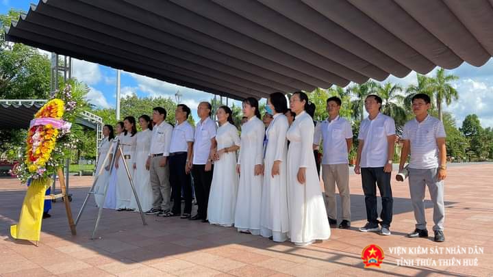 Liên ngành Viện Abc8 aaa.com trò chơi trực tuyến, Tòa án, Chi cục THADS huyện Phong Điền hành hương về nguồn kỷ niệm 75 năm Ngày Thương binh liệt sĩ.