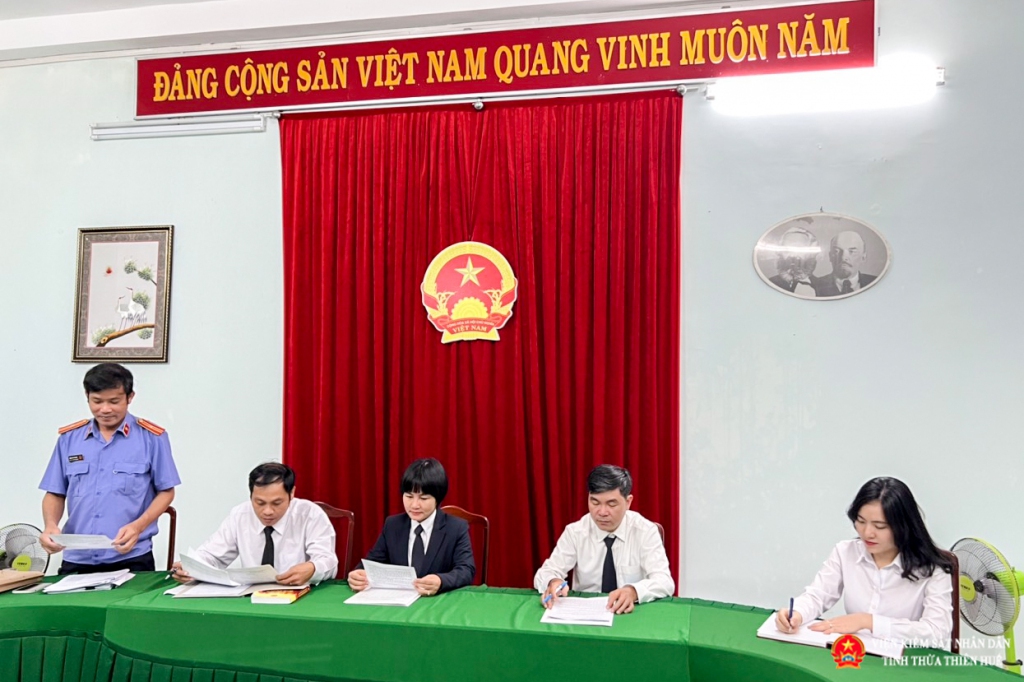 Đại diện Abc88.com kho game phong phú Thành phố Huế phát biểu quan điểm tại phiên họp
