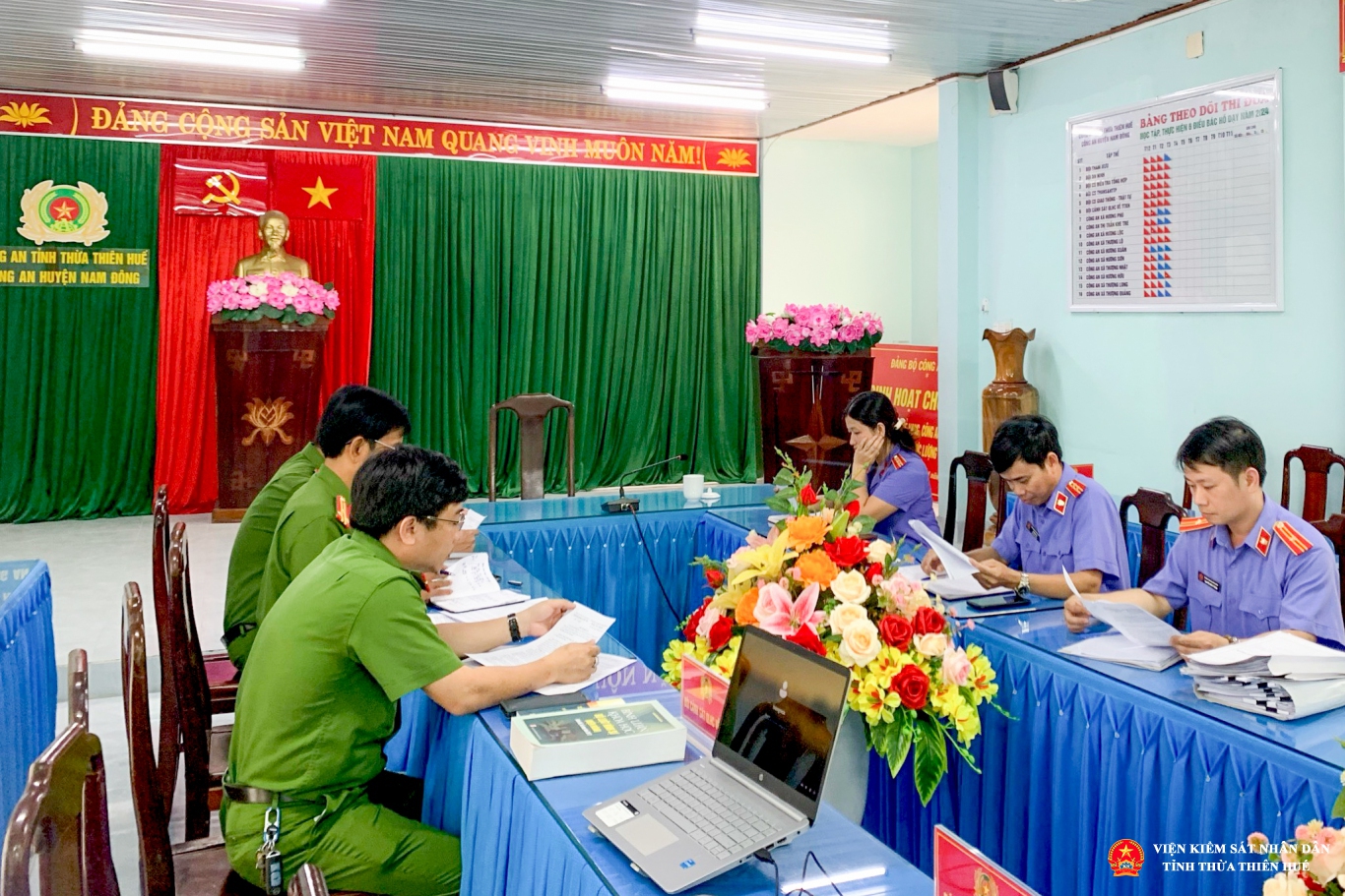 Liên ngành tố tụng Viện Abc8 aaa.com trò chơi trực tuyến - Cơ quan Cảnh sát điều tra Công an huyện Nam Đông họp bàn giải quyết án hình sự.