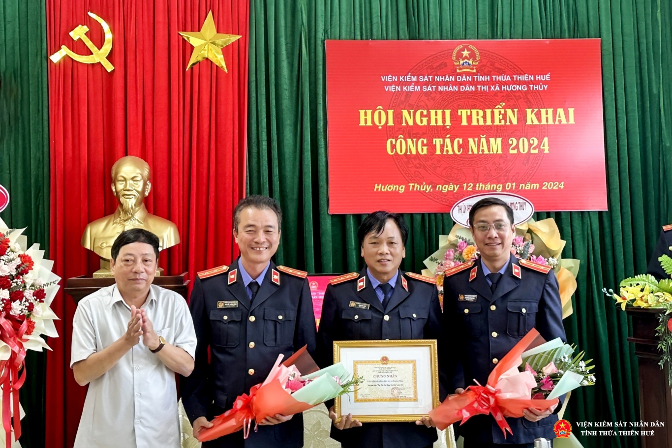 Abc88.com kho game phong phú thị xã Hương Thủy nhận danh hiệu “Tập thể lao động xuất sắc”