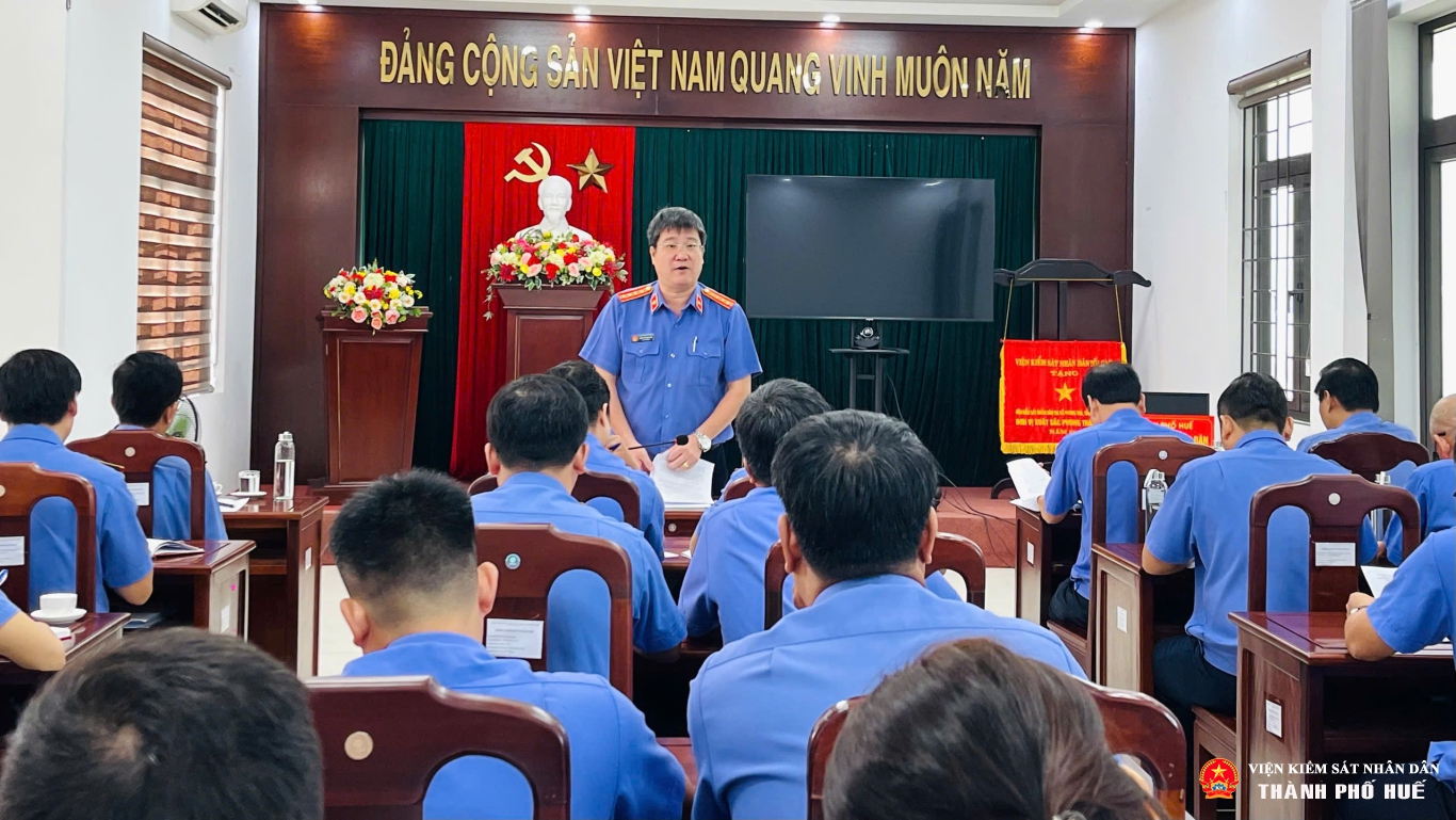 Đồng chí Nguyễn Trung Kiên - Phó Bí thư Đảng uỷ, Phó Viện trưởng Abc88.com kho game phong phú thành phố Huế phát biểu chỉ đạo tại buổi làm việc