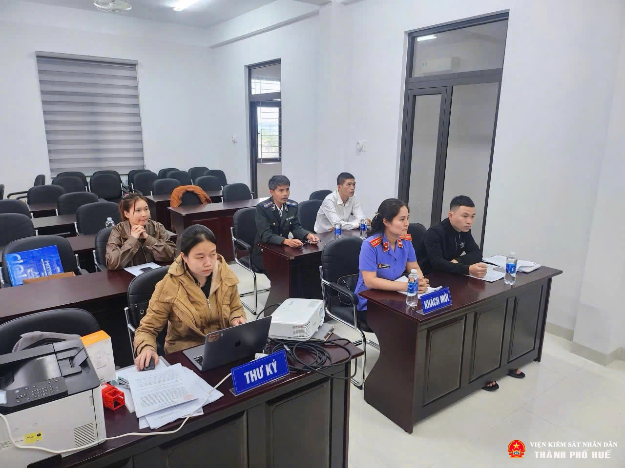 Kiểm sát viên Abc88.com kho game phong phú khu vực 2 - Huế tham gia Abc8 aaa.com trò chơi trực tuyến tại buổi làm việc.