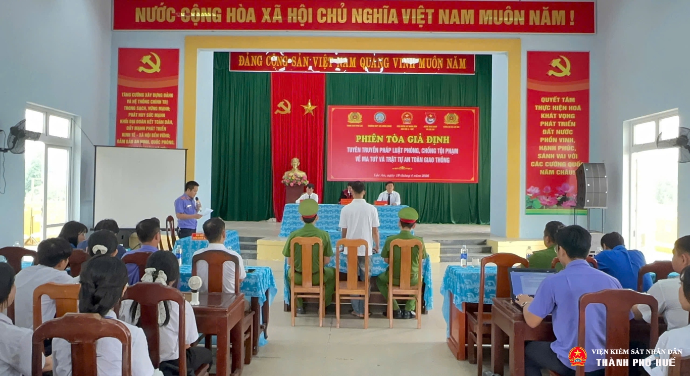 Toàn cảnh buổi tuyên truyền Abc8 dang nhap tại Nhà văn hóa xã Lộc An.