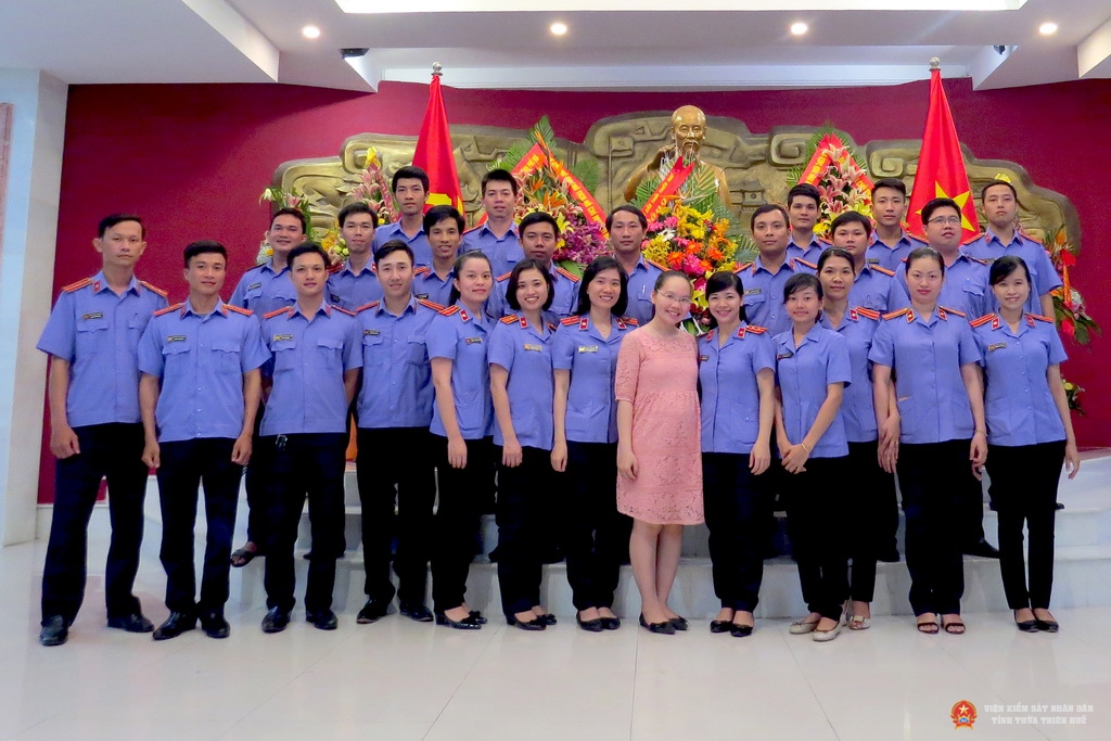 Dâng hoa kỷ niệm 127 năm ngày sinh của Chủ tịch Hồ Chí Minh